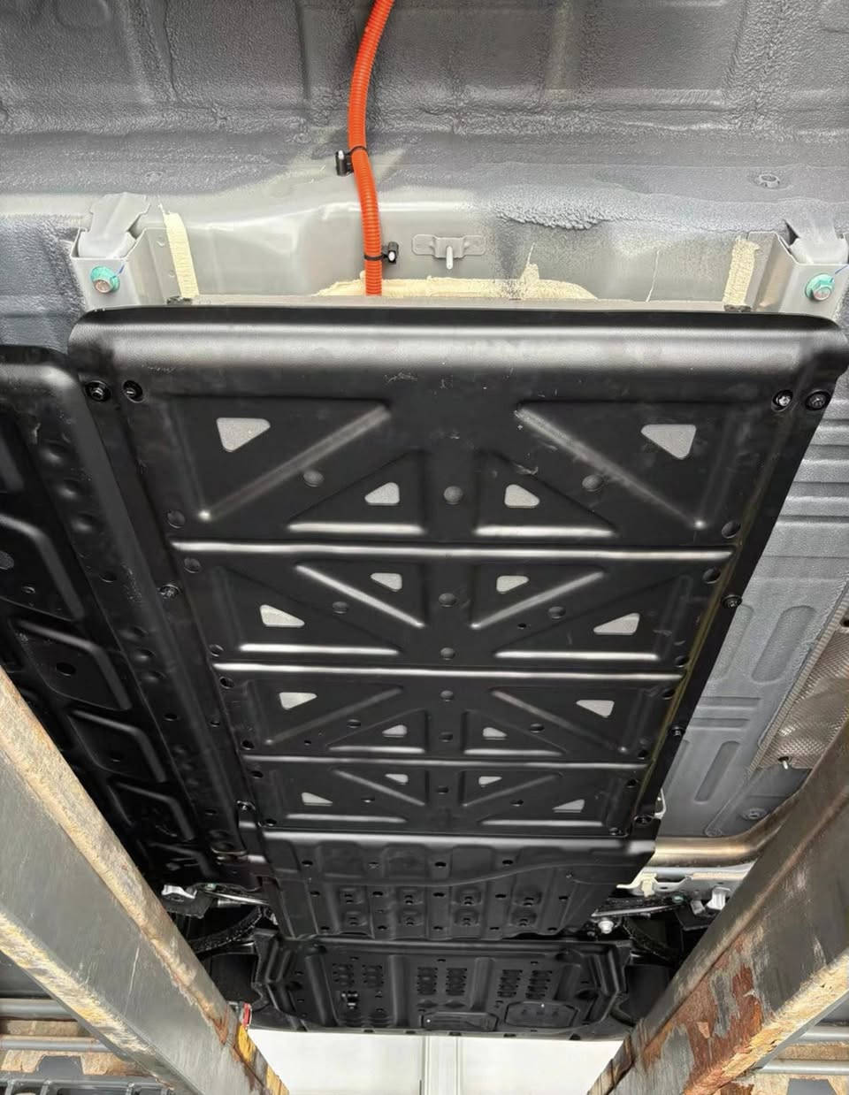 دروع سفلية لسيارات بي واي دي حماية كاملة من الاسفل تفاصيل خاص او على الرقم ***********
