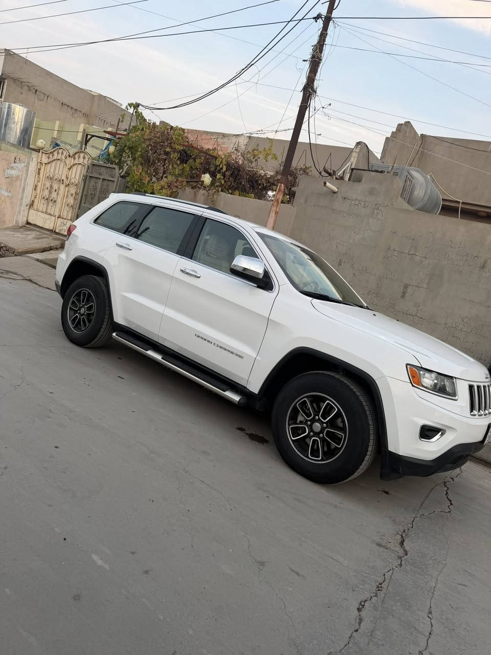 السلام_عليكم 
جيب گراند شيروكي لاريدو 2016 كلين تايتل كفالة عامة حتى الدعاميات ماشي69فقط فووول نضافة وجديدة السياره بشكل كلها على وضع الشركة تخم تاير جديد اندنوسي الأصلي داخل عسلي السيارة مال بيت أحلى من الصور رقم بغداد بأسمي تحويل وكالة  السعر 260 رجاءً الموشراي لايتصل ***********
ملاحضة : السياره تمشي بأي بانزين بدون دوانز
