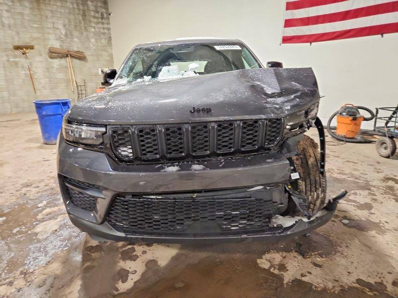 جيب كراند شيروكي 2025 
شراء جديد من المزاد 
واصل المنطقه الحره 
160 ورقه 
الي عنده كتاب شهداء 
10 تخليص تقريبا 
+وصل ضربيه ناصرية, ذي قار


**إذا كنت صاحب هذا الإعلان وتريد حذفه لأي سبب، رجاءا أرسل رسالة إلى الدعم الفني**