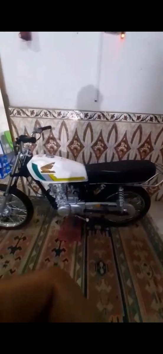 للبيع سعر 450 وبيها مجال عنوان بصره ابو الخصيب الرقم واتساب***********
