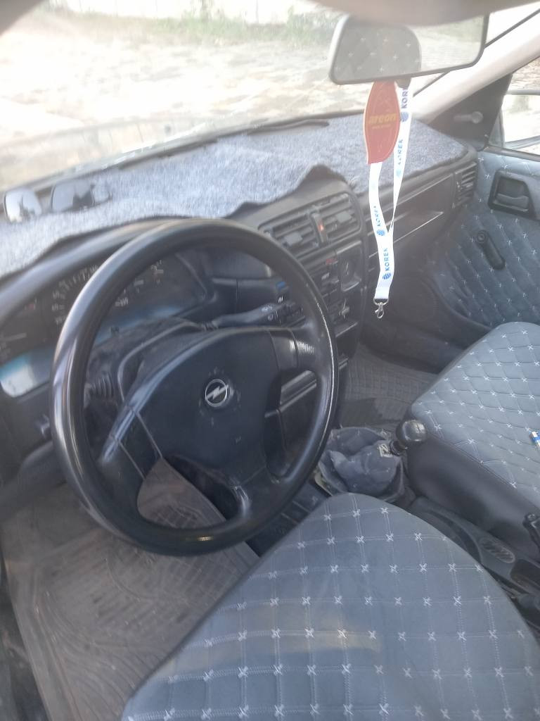 اوبل موديل ١٩٩٠   محرك ٢٠ كوبون بنزين موجود سنويه لاحد ٢٠٢٩ شرط تحويل ر *********** *********** سعراه ٢٩ بيه مجال كركوك, العراق
