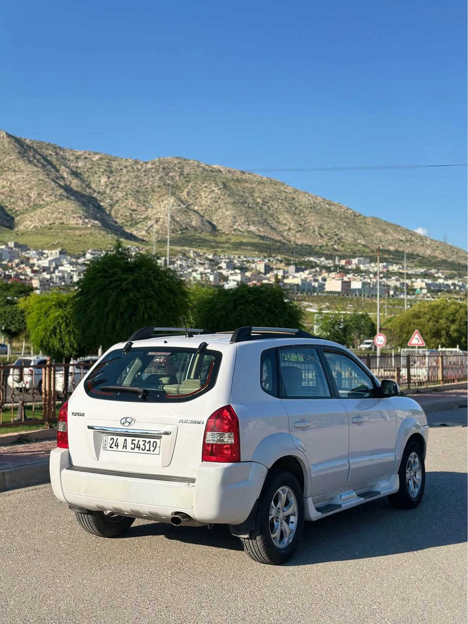 HYUNDAI  TUCSON 2010
خليجى محرك دوش
بئ دعم و صبغ
گير محرك تبريد بشه رت
ره قه م سنوى جديد ٢٠٣٠
٤ تايره جديد
سلايت
٣ تعديل بارد يت تيدا

سياره يال دهوكى 

سعر (١١٨)$ مجال

*********** كورك واتس اب دهوك, العراق
