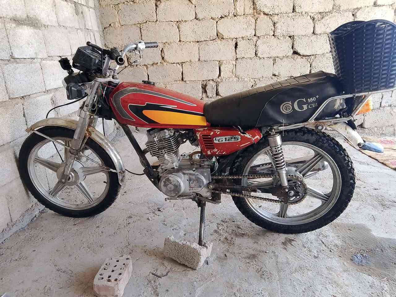السلام عليكم
موطور للبيع موديل 18
محرك نضيف نشاط فول 
اويال مصطره تاير وره جديد
السعر:200وبي مجال
 للاستفسار:***********
