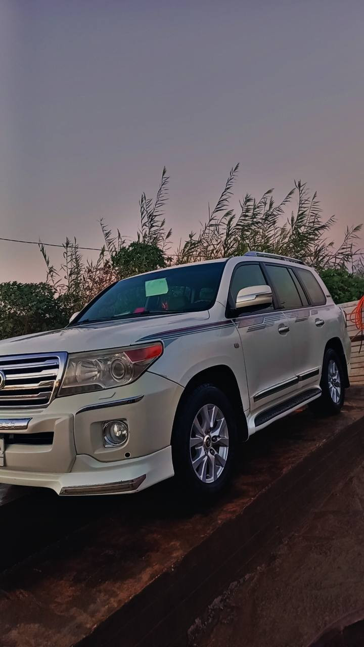 السلام عليكم لاندكروز موديل 2009محدثه 14 فقط دعاميات السياره مكفوله من الضربه والصبغ  والتبديل. بيه تكشير بدايت البيبان بدايت الجنطه وبل قماره هم شويه رقم بغداد بسمي.مكاني حله ابي غرق عارضه /255وبيه مجال للستفسار(***********)
