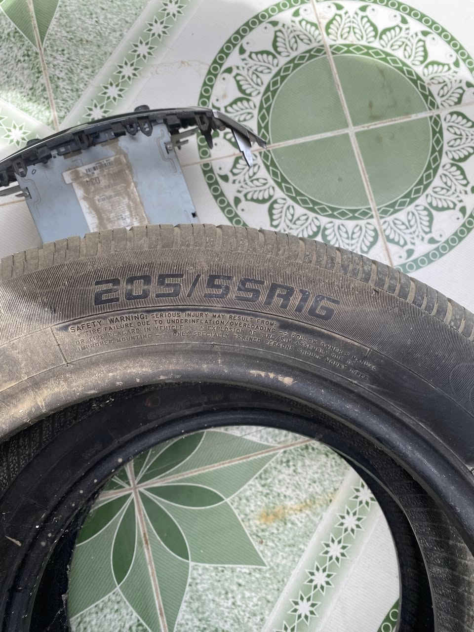 سلام عليكم مسجل اكسنت   هوه ولطار. ماله شغال وجديد شديت شاشه وذبيته بلوتوث واوكس  سيد
سبير طوارئ  حجم ١٥ اربعه ستد

 تايرات حجم 205/55/16 زينات  نص عمر للبيع

بعقوبه تقاطع الساده 

 ستفسار ***********
