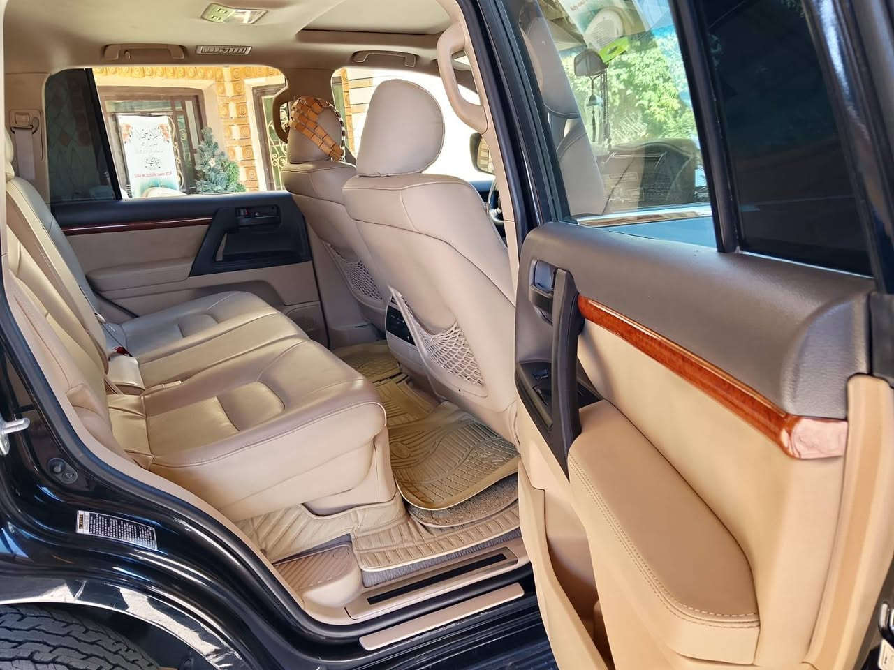 سلام عليكم
لاندكروزر للبيع موديل 2015 
محرك 6سلندر 
رقم اربيل الجديد بأسمي تحويل مباشر 
مكفولة كفالة عامة من الصبغ والتعديل والحادث 
استخدام شخصي جديده بمعنى الكلمة /ماشيه 180 
مكينه كير كفالة 💯
حداديه تراي 💯
المواصفات المعروفة GXR بريم 
حساسات ،كامرة ،مري شفط ،لايت زنون ،زراكات لايت 
داخل جلد ،كرسي كهرباء ،شاشة، طفاية
داخل صاج ،فول تحكم ، يدات نيكل السيارة جديده جدا
للاستفسار ***********
*********** مكان صلاح الدين
