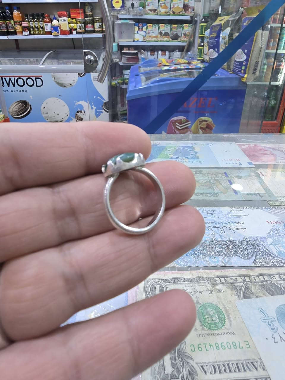 سليماني عينتين اخضر
ناعم كلش 
صياغه يدوي قياس ١٨ خنصر


**إذا كنت صاحب هذا الإعلان وتريد حذفه لأي سبب، رجاءا أرسل رسالة إلى الدعم الفني**