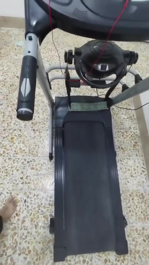 جهاز رياضي حيل نظيف أخو الجديد للبيع شغال كامل هزاز مع القايش بس من ازيد السرعة يفصل من بطي عادي مايفصل معرف ليش السعر 90 ألف *********** وتساب
