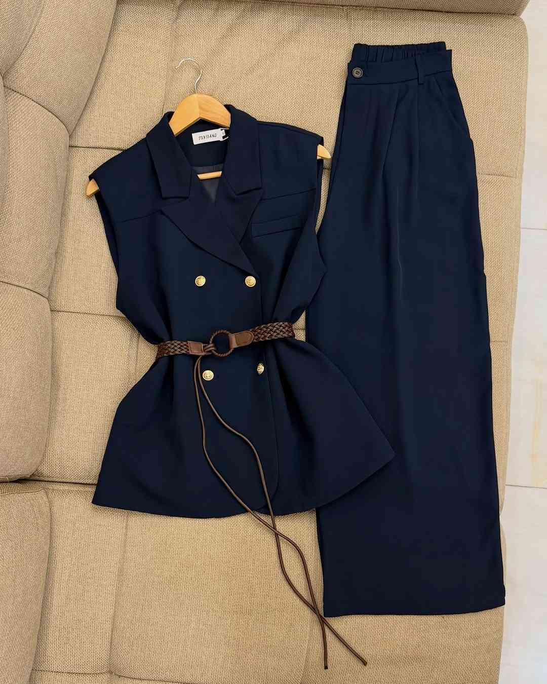توفر الطقم الترند😍
الخامه برادا بارده ومتحتاج كوي😍
متوفر بقياسات
m-l-xl-xxl يلبس من 38 الى 46
طول اليلك 75 سم يغطي الورك
الكيلوت طول 110
طريقه الحجز
ارسال صوره للموديل مع العنوان ورقم
رساله على الخاص ✉️💌
او على الواتساب ☎️
***********
***********
متوفر دفع عن طريق زين كاش 💵 
العنوان 📍
الفرع الاول:بغداد المنصور شارع الاميرات عماره الكوخ الجديد داخل القيصريه محل ما قبل الاخير على اليسار
الفرع الثاني:بغداد زيونه شارع الربيعي عماره الموج التجاري قرب جدار سنتر محل الاخير على اليسار⁩
