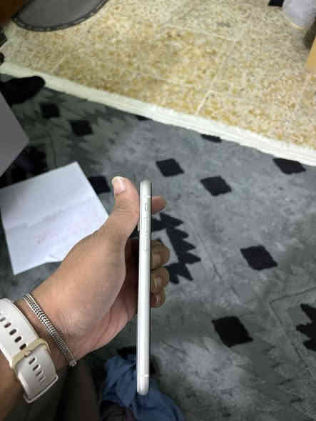 يفون 11عادي ابيضّ ذاكره 64
بطاريه 85
الجهاز نضيف 
ما عده هاي الخدوش الي بلشاشه مثل ما موضح بلصوره
بغداد الأمين الثانيه سكينه
***********
