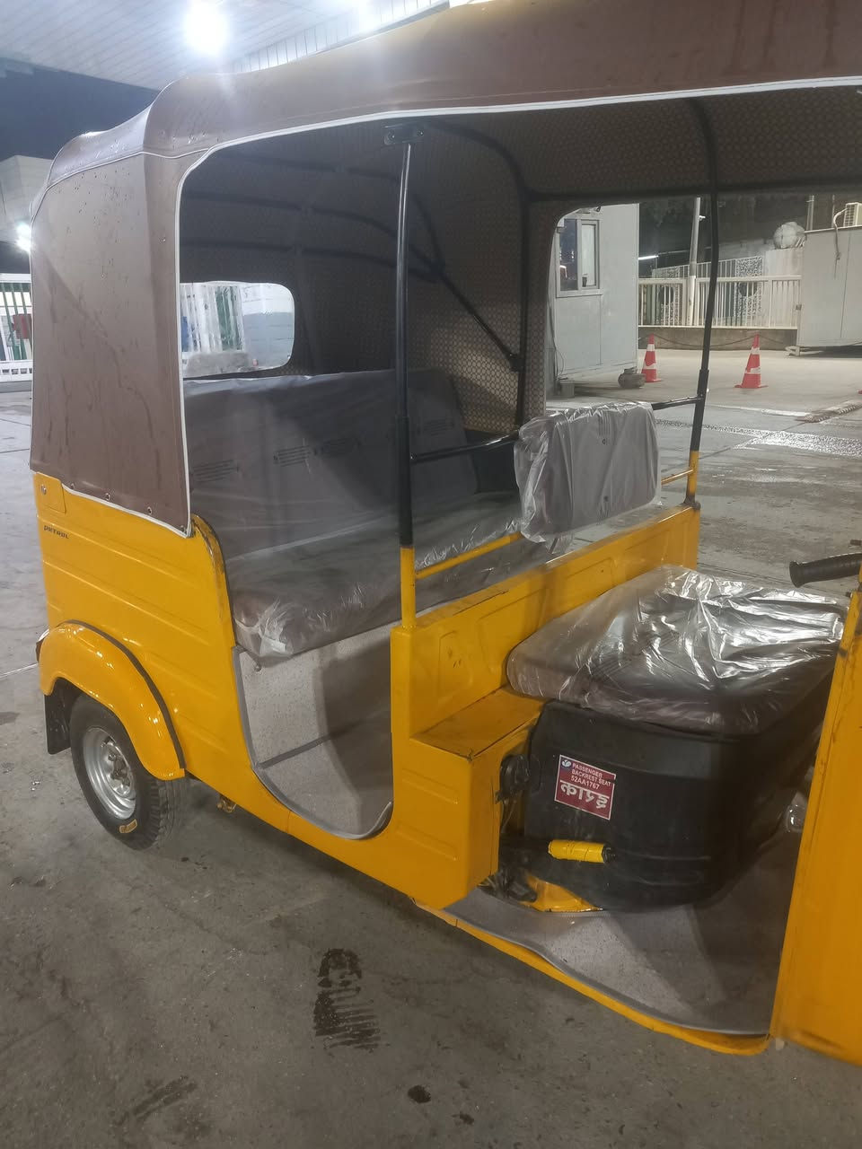 ١٩ شهر ١١ رقم وسنويه انكليزي بسمي
مكينه مال ٢١ جديده مكفوله تنقيص تبخير 
لاضربه ولاصبغ بس دوس مرشوشات 
***********
مكان بغداد مدينه الصدر
