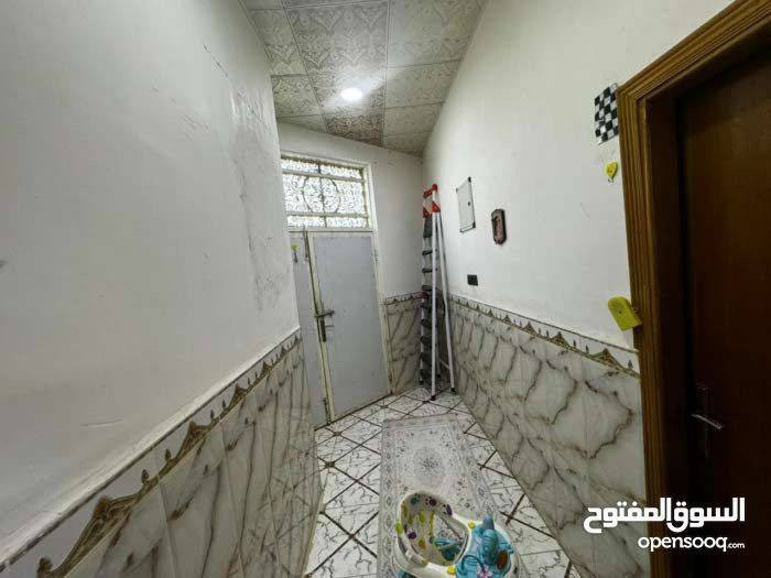 السلام عليكم دار للبيع مساحة 200 متر
طابو زراعي تحويل مباشر
يحتوي ع 2 غرف منام + ديوان + صاله + مطبخ+ صحيات+ حمام داخلي+ حمام خارجي 
عمر البناء حديث
العنوان كوت ثويني قرب دائرة الكهرباء 
السعر 95 وبي مجال
الأستفسار: ***********
