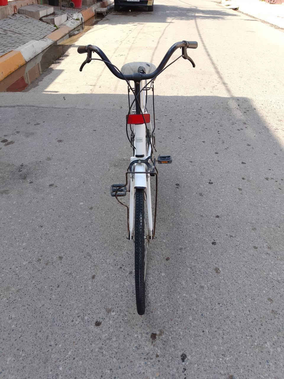 السلام عليكم  اللون ابيض بايسكل للبيع نظيف حجم 26 السعر 60 بي مجال المكان بعقوبة التحرير الاتصال  على الرقم ***********
