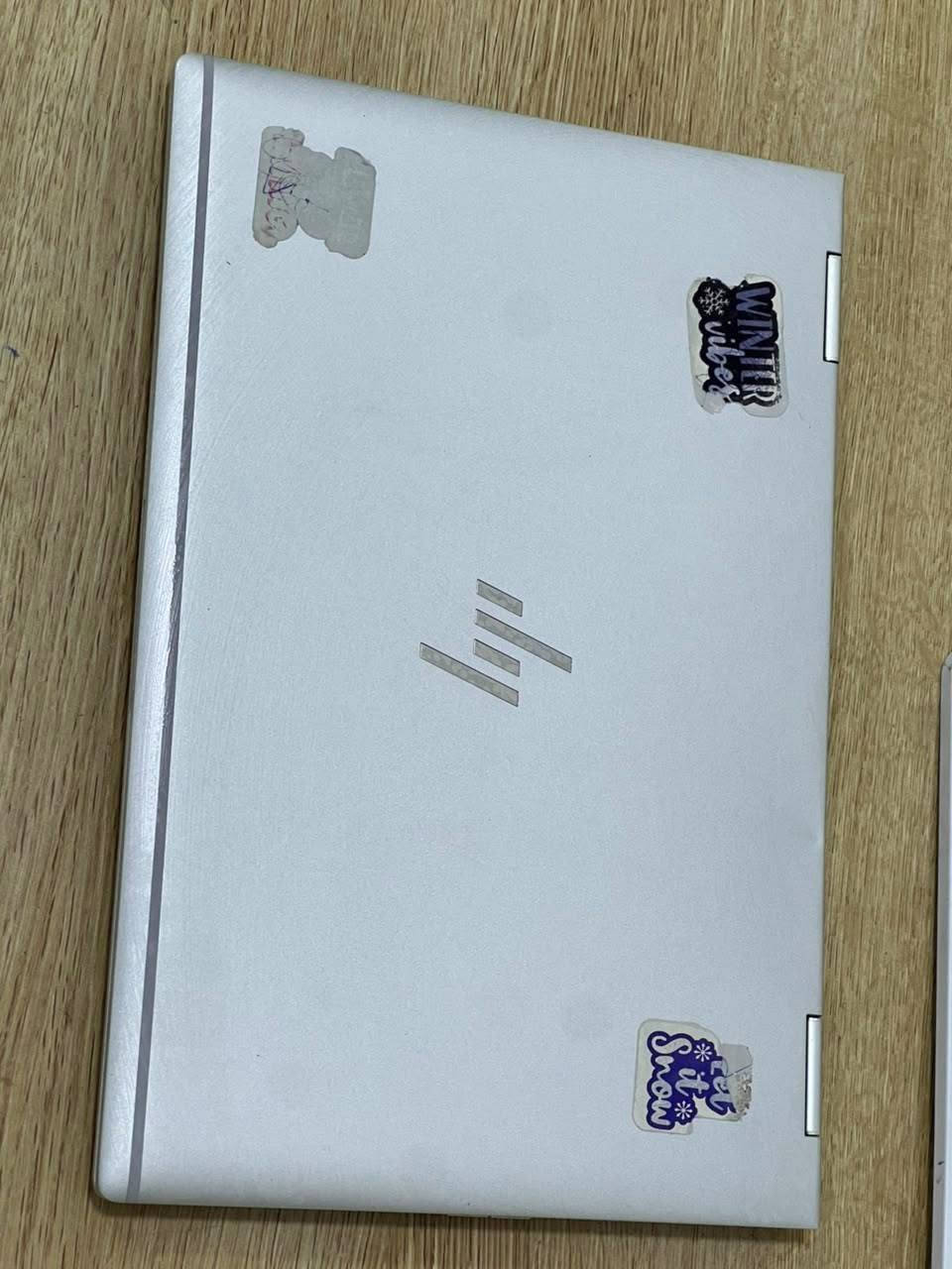 للبيع: لابتوب HP EliteBook x360 1030 G3 بمواصفات ممتازة 💻🔥
السلام عليكم،
عندي لابتوب HP فئة (EliteBook) المخصصة للأعمال للبيع. الجهاز عملي جداً، أداءه سريع، ومناسب جداً لشغل البرمجة، تطوير المواقع، والدراسة (خصوصاً لطلاب الحاسبات والـ IT)، بالإضافة للاستخدام اليومي.
​⚙️ مواصفات الجهاز الأساسية:
​المعالج: Intel Core i5-8350U (الجيل الثامن - أداء ممتاز وموفر للطاقة).
​الذاكرة العشوائية (RAM): 16GB (يفتح برامج هواي براحتك بدون تعليق).
​مساحة التخزين: 512GB SSD (سريع جداً بالإقلاع ونقل البيانات).
​كرت الشاشة: Intel UHD Graphics 620.
​نظام التشغيل: Windows 11.
​✨ المميزات الإضافية:
​شاشة لمس (Touch) وتنطوي بزاوية 360 درجة (تكدر تستخدمه كـ آيباد/تابلت).
​نظام صوتي احترافي ونقي من شركة Bang & Olufsen.
​حماية عالية مع ميزة (HP Sure Start) وقارئ بصمة إصبع لتسجيل الدخول السريع.
​كيبورد مريح جداً بالكتابة.
​تصميم معدني فخم ونحيف، وسهل الحمل.
​الجهاز نظيف جداً ومثل ما موضح بالصور.
​
📍 المكان: [الانبار/الرمادي]
​لأي استفسار أو للشراء، تفضلوا بمراسلتي على الخاص. 📩


**إذا كنت صاحب هذا الإعلان وتريد حذفه لأي سبب، رجاءا أرسل رسالة إلى الدعم الفني**