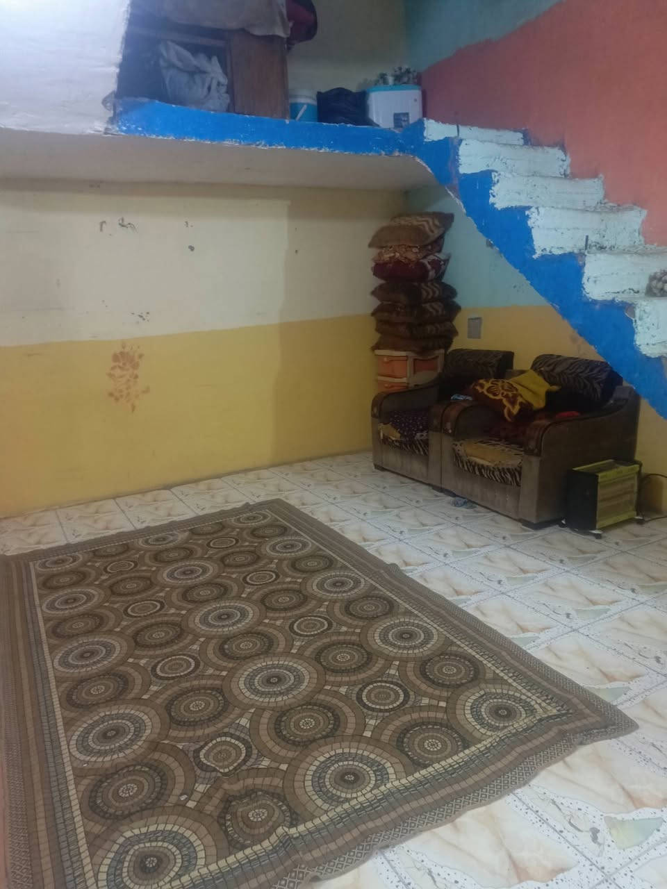 السلام عليكم دار للبيع العنوان النهروان  شارع عشرين مقابيل المركز المساحة 200متر غرفتين صالة واستقبال مطبخ صحيات وترك رقم الهاتف .*********** 

السعر 45
