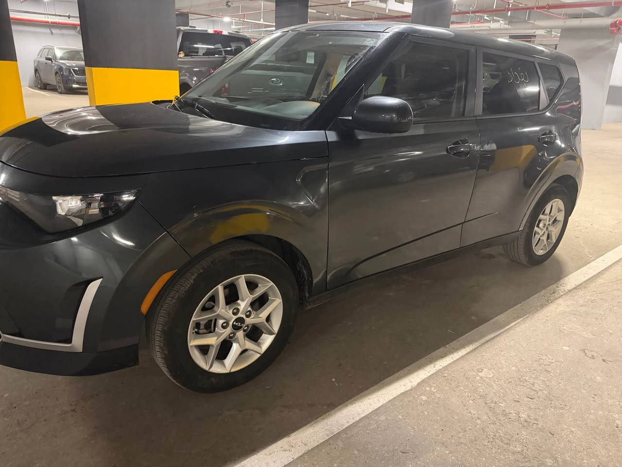 سلام عليكم 
للبيع كيا صول 
موديل 2025
مواصفات عتياديه 
رادار امامي 
رادار جانبي 
رادار خلفي 
كامره خلفي 
تحديد مسار 
كروز سرعه 
دخل مخمل 
شاشه كبيره 
سياره وارد امريكي 
حادثه مرفق بل صور باب مبدل 
سياره فحص مؤقت بغداد 
ماشيه 10 الف 
بجم كبس 
عنوان بغداد المنصور 
*********** 
وتساب متوفر بغداد, العراق
