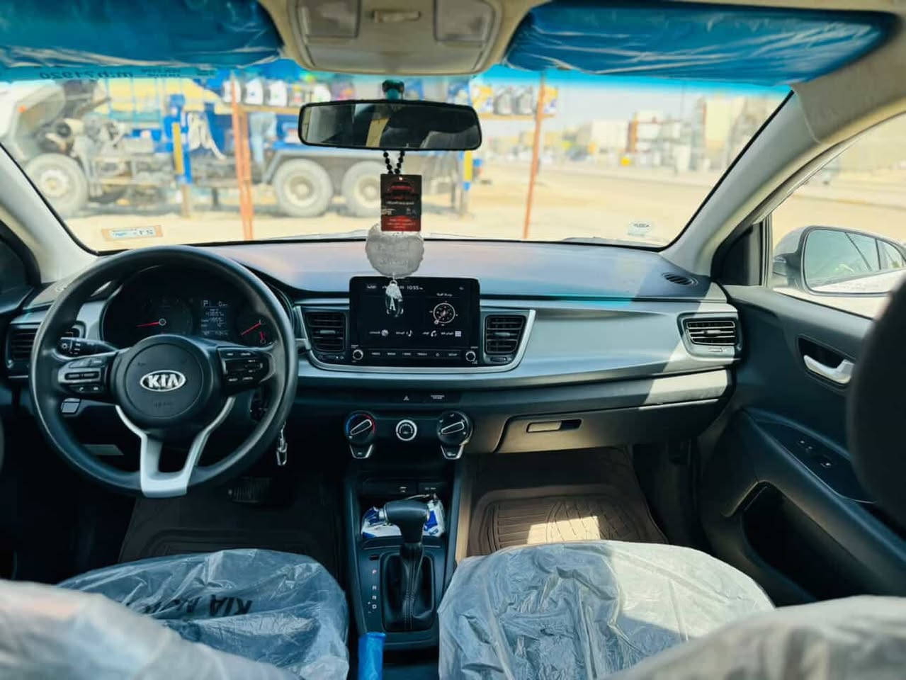 السلام عليكم كيه ريو موديل 2021 معوقين ذي قار حادثها جاملغ وبنيد والجاملغ الخلفي بارد خفيف مكينتها 1600 ماشيه 80 سعرها (110) العنوان الناصرية مركز  للاستفسار الاتصال ***********
