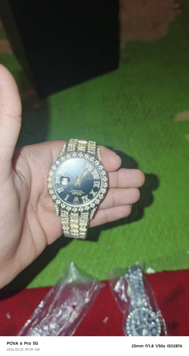 ساعات بهاذ الشكل الجميل القطعه ي5 الف 
التوصيل 5 الف لجميع المحافظات


**إذا كنت صاحب هذا الإعلان وتريد حذفه لأي سبب، رجاءا أرسل رسالة إلى الدعم الفني**