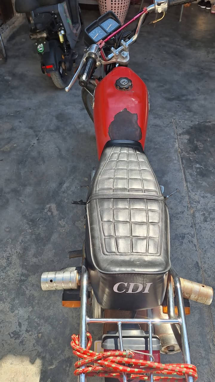 السلام عليكم للبيع دراجة ارشا موديل 2015 
  فول نضافة  شرط المكينة لا نضوح ولا تنقيص
الدراجة اوراق اصولية مو استنساخ  الدراجة كاملة 
كلة شغال اشاير +لايت عالي ناصي +دشبول جديد 
جوزة اسويج جديد  بك لايت شغال 
* بيهة محرك كلش ناعم شلعة ومعدل ٠
بيهة نقص بس باتري وكفرات صفاحية بس
وسعرهن  17 الف 

سعر الدراجة 340 الف وبيها مجال للطيبين 
للاستفسار *********** بي واتساب 
او خاص  مكانهة  الحصوة  حي الانتصار
