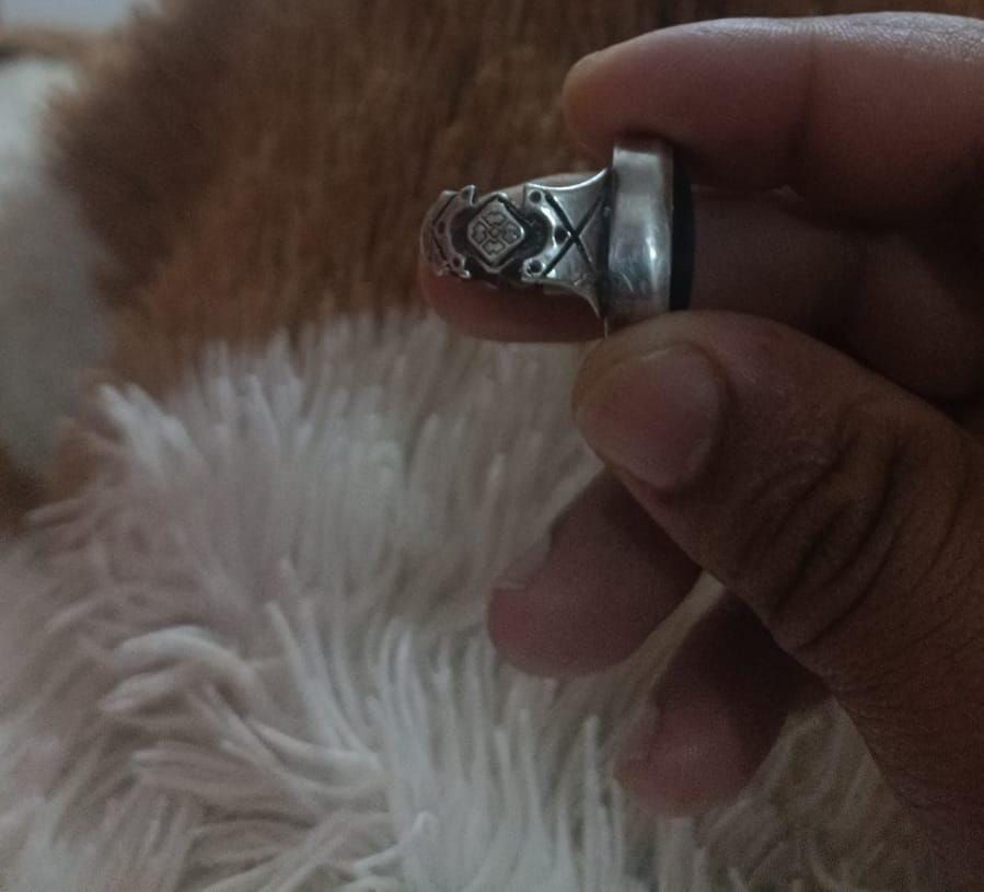 محابس ثنين عقيق يماني وداودي واحجار يشم وشجري وعقيق جزع ويمانيات انه مكلف بلنشر وشراي يتصل برقم راعيهن *********** ورقم بيه واتساب واكرر انه مكلف بلنشر
