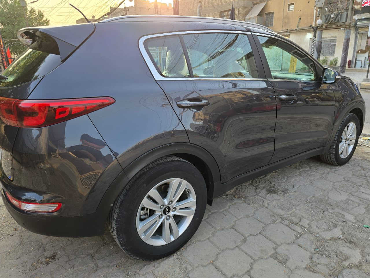 سلام عليكم سبورتج موديل 2017 سيارة خير من يم اللة 
شوفت عينك سيارة حلوة ومرتبة العنوان العبيدي شهداء  مكينة 2000  رقم ***********سيارة حيل حلوة وبلعافية على لي يشتريهة سعر 160 بيهة مجال بسيط
