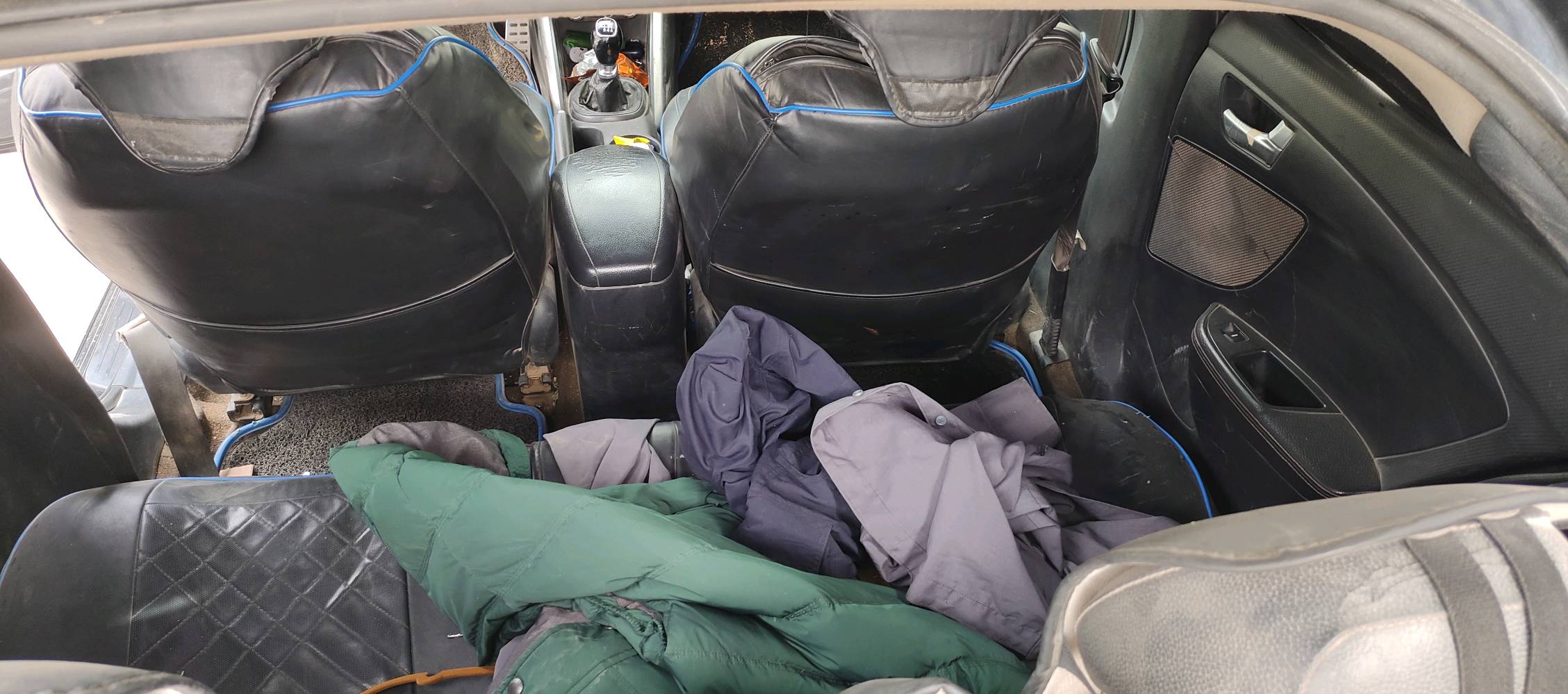 مكلف مكلف مكلف بالنشر للبيع أو مراوس..
سيارة ڤولستر كير عادي 7 نمَر وارد أمريكي مكينه 1600gdi تربو فول عدا الفتحة  .. 

ملاحظة/ ولا قطعة بيها مبدلة + بيها صبغات بسيطة جداً.. 

موديل 2013  رقم قادسية.. 
گير
مگينه
حدادية يوم 9 برمضان بدلتها
تبريد 
خيرررررررررر من اللَّه.. 
سنوية منتهية مكانها نجف 
للأستفسار الاتصال على الرقم  ( ***********) 

السعر 72 وبيها مجال للطيبين