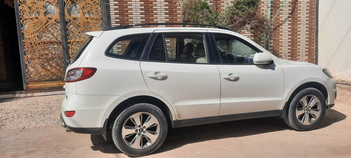 السلام عليكم سنتافيا موديل ٢٠١٢ (٦ستندر)بأسمي بصره رقم انكليزي شاشه مرايات شفط للإستفسار *********** السعر ١٦٠وبيهه مجال
