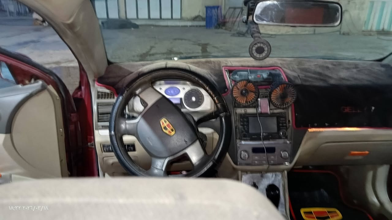 السلام عليكم
جيلي امكراند c7 موديل 2012
كير ومكينة وتبريد خير من الله 
السيارة مصبوغة عام للجمالية  حدادية امامية جديدة مشط جديد  فقط الدواخل ينرادلهة ترتيب 
السعر 47وبيهة مجال بسيط 
سنوية بأسمي مشروع وطني رقمهة ذي قار مكان السيارة الديوانية 
***********
