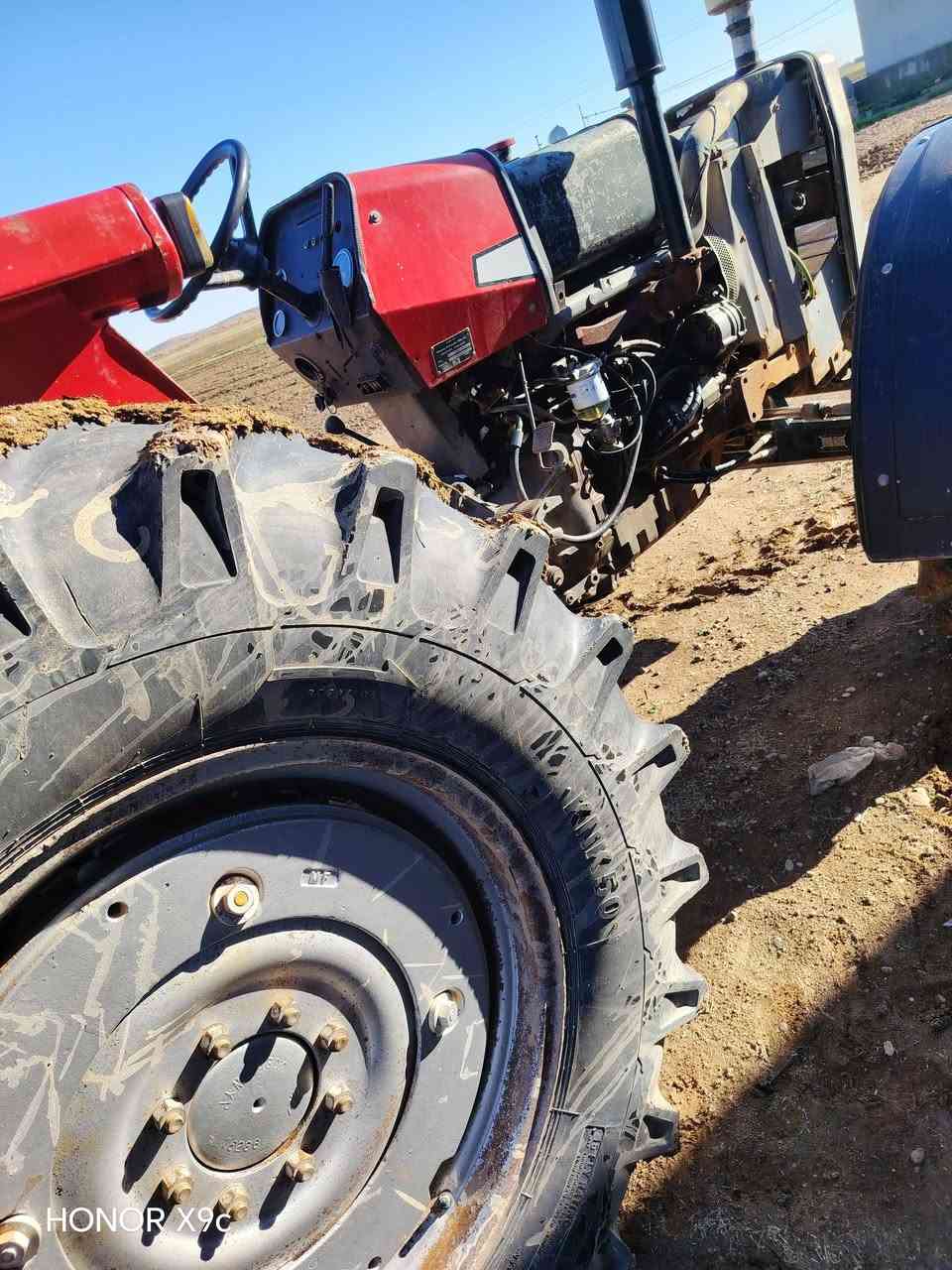 اسلام عليكم تركتر موديل ٨١ رقم التأميم محرك كير اسكن باور شرط طخم تاير جديد محور دبل حجم ٢٩٠  مالو موجود.  هاتف ***********
