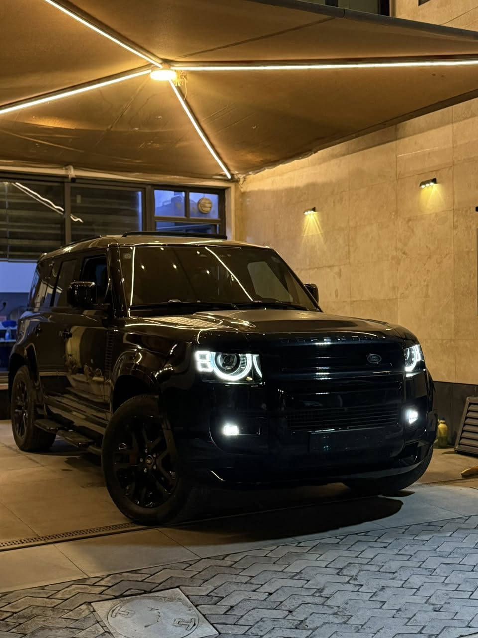 🔴لاندروفر دفندر DEFENDER se
⚫️موديل 2023
⚫️مكينة 6سلندر p400 twin turbo 
⚫️ماشيه 26,000km
⚫️مغلفة ppf بالكامل من جيوشيلد
⚫️وكالة سرداد بعدها بالضمان
⚫️رقم بغداد
⚫️مزود دفيوزر امامي 
⚫️سبويلر خلفي 
⚫️السيارة بلاك ادشن بالكامل 
⚫️تخم تايرات جديدة 
⚫️السيارة كاملة من كلشي 
⚫️باقي المواصفات معروفه مال دفندر  
💲لمعوفة السعر علق بنقطة او حرف وسوف يصلك السعر على الخاص
📞 رقم الهاتف ***********

