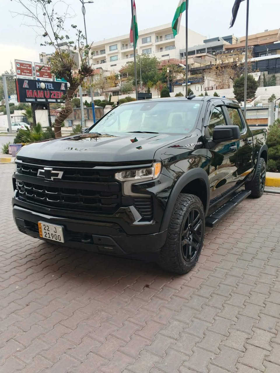السلام عليكم
سلفرادو 2022
ماشية 48000 كم 
محرك 4 سلندر 2700 تيربو
كير تعليك 
دشبول عادي شاشة صغيرة 
باب خلفي كهربائي
وباقي المواصفات الستندر المعروفة
بدون ايرباك.... صورة الحادث موجودة بدون شاصي او لغد
غطة صندوك امريكي بلادي
تخم تاير جبلي امريكي 
السيارة مرفعة من كدام 5 سم  
سبيسرات 4سم ونفخات جامرلغ مسح 
رقم اربيل باسمي 
السعر المطلوب..... 270 ورقة 
موبايل.. *********** اتصال او واتساب
