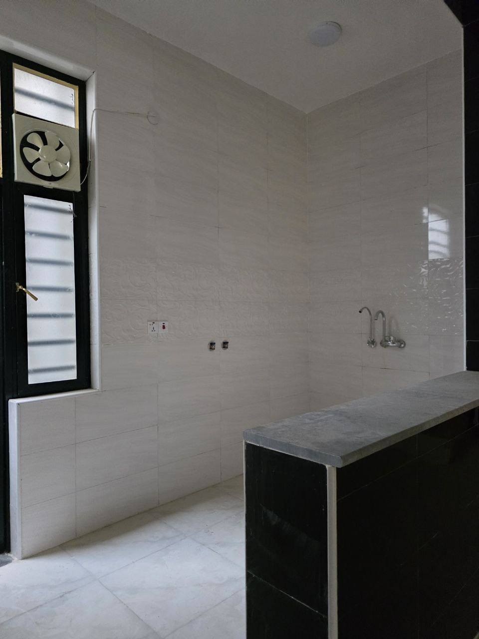 بيت للبيع/ طابو صرف 
بناء حديث زيرو 2025

الموقع: البكرلي/ العبودية
المساحة: 108م² 

التفاصيل: 
ط١/ مدخلين، استقبال، هول مع مطبخ نظام امريكي، غرفة نوم، مجمع صحي داخلي و خارجي، ومنور 
ط٢/ غرفتين نوم، هول، مجمع صحي، و بلكونة، وسطح 

الخدمات: شارع تبليط، مجاري ،و ارصفة 
*المخزن مربوط مع مجاري الشارع

للاستفسار: ***********
