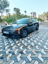 كيا K4 LS 2025  بدون صبغ  ماشيه 10000ميل فول مواصفات   شاشه كبيره متصل...