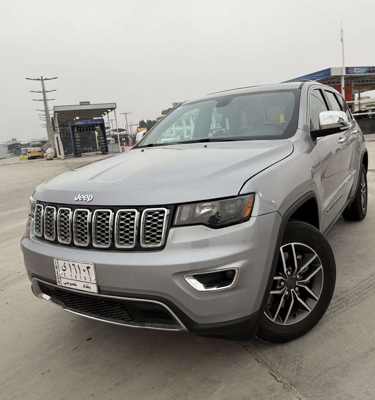 جيب موديل ٢٠٢١
لمتد فول  
امريكي بيها 3 قطع صبغ 
ماشيه 42 
كشنات جلد
 فتحه سقف 
اوتو ستوب 
حساسات 
شاشه جبيره 
بعد هوايه مواصفات 
بيها منضومة غاز 
 
سياره جاهزه بدون اي نقص ابد 
السعر دفترين و20 ورقة
***********
