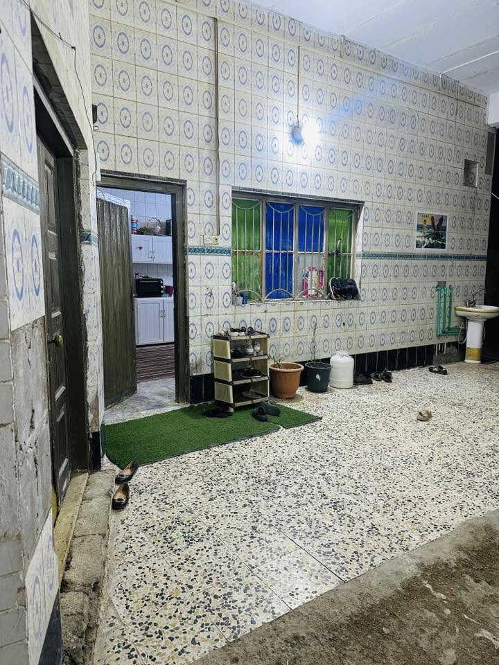 بيت لبيع 
مساحتة 375 حي العصري شارع الشيخ علي المياحي 
الاستفسار على الرقم ‭0782 912 2467‬

