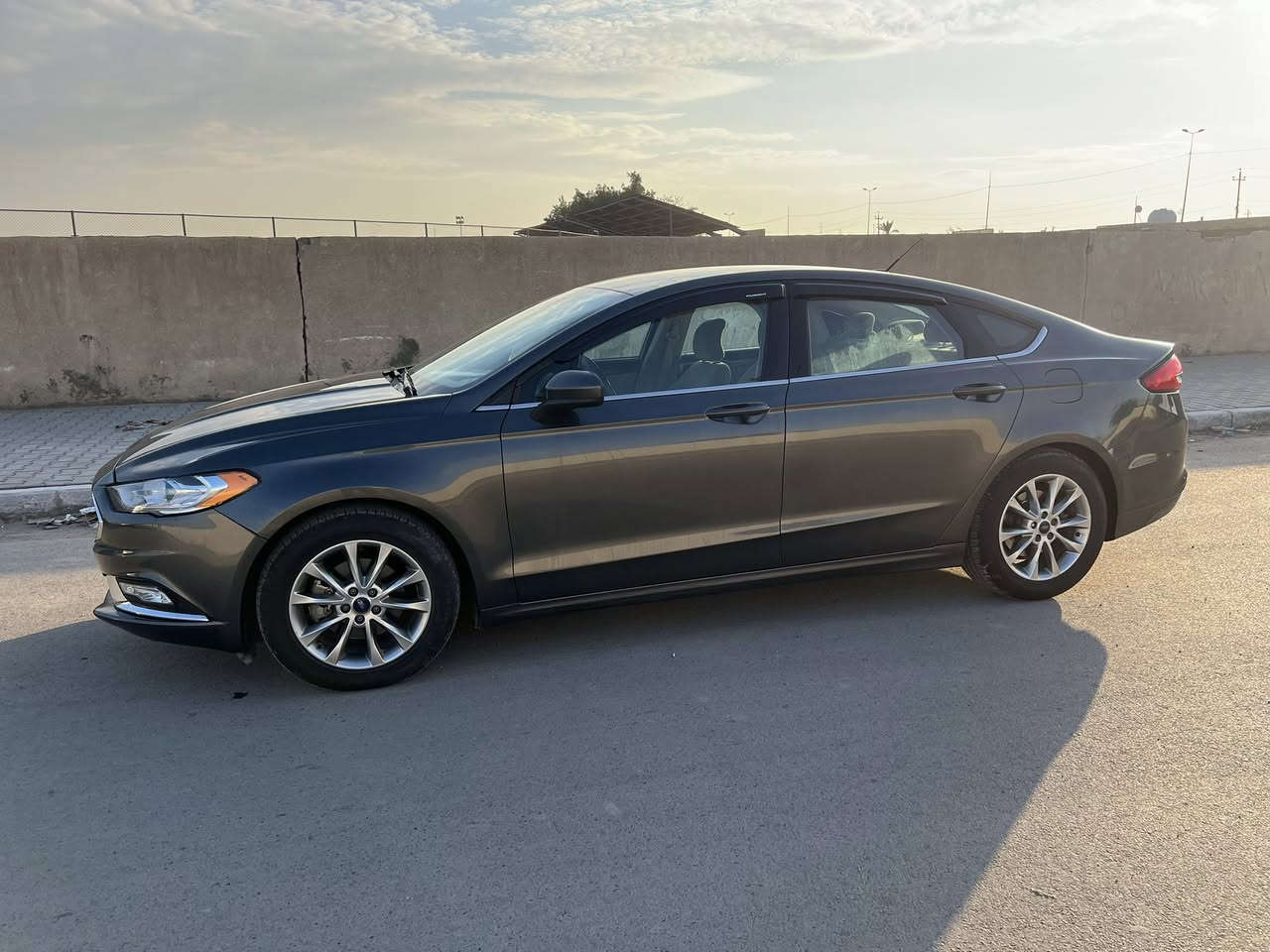 السلام عليكم فورد فيوجن أمريكي موديل2017 مواصفات se ضرر جاملغ امامي شويه صايره بيه دواخل  فقط كشنات مكينه 2500 تنفس طبيعي كهربائيه وبيه بارد ورصعات   وسونار موجود بلمنشور 
ماشية 84 مايل وقابل ال زياده سياره  جديده مامتعوبه  رقم سليمانية بسمي تحويل ثاني يوم هزه ورقم جديد سعر 130 وبيه مجال بسيط رقم ***********
مكان السياره بغداد الحارثيه او المحموديه وال متعجبه سياره يعبر المنشور بكمله طيبهُ
