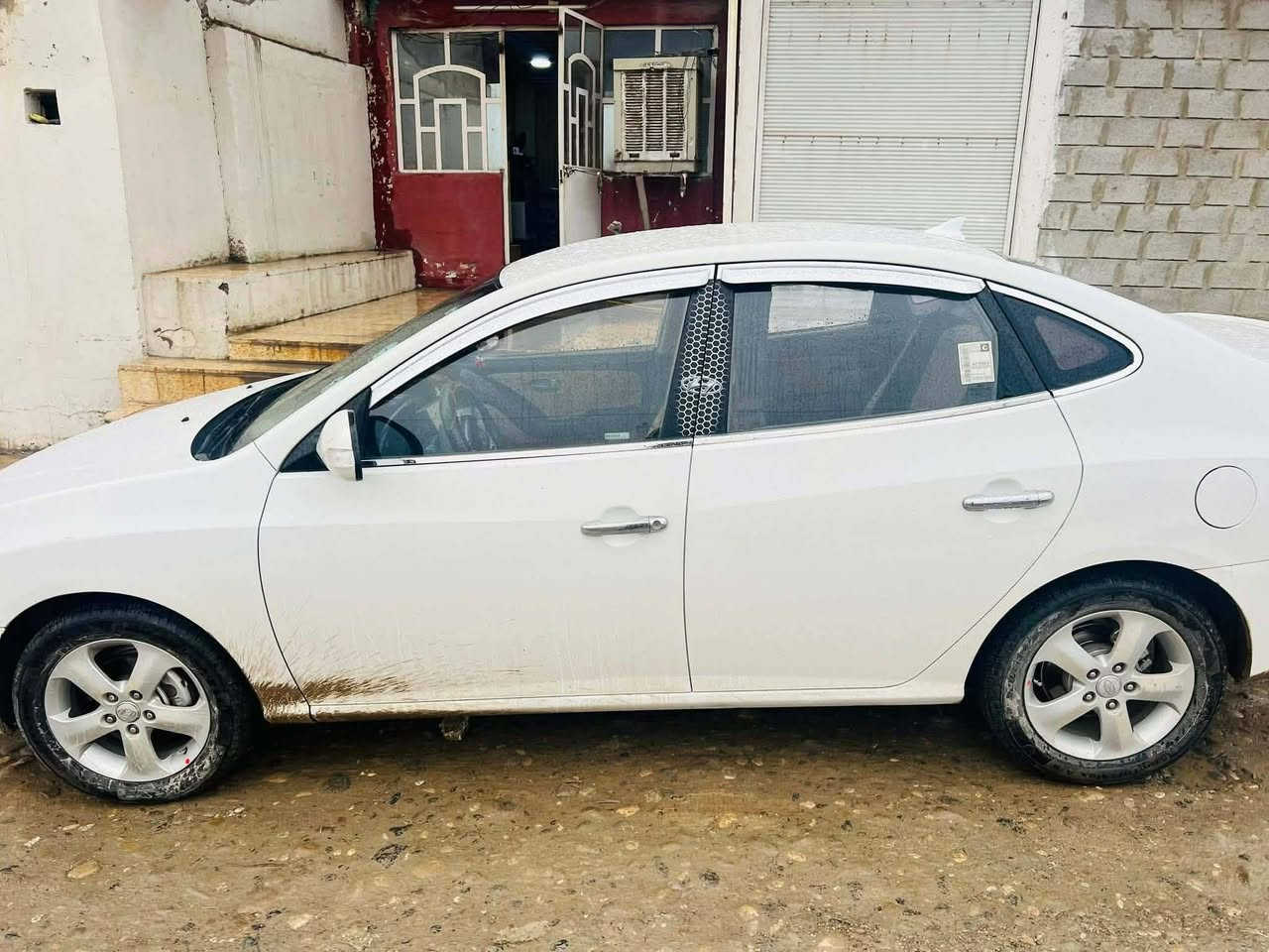 للبيع انتره 2011 رقم اربيل سياره جديده السعر 117 وبيها مجال ***********
