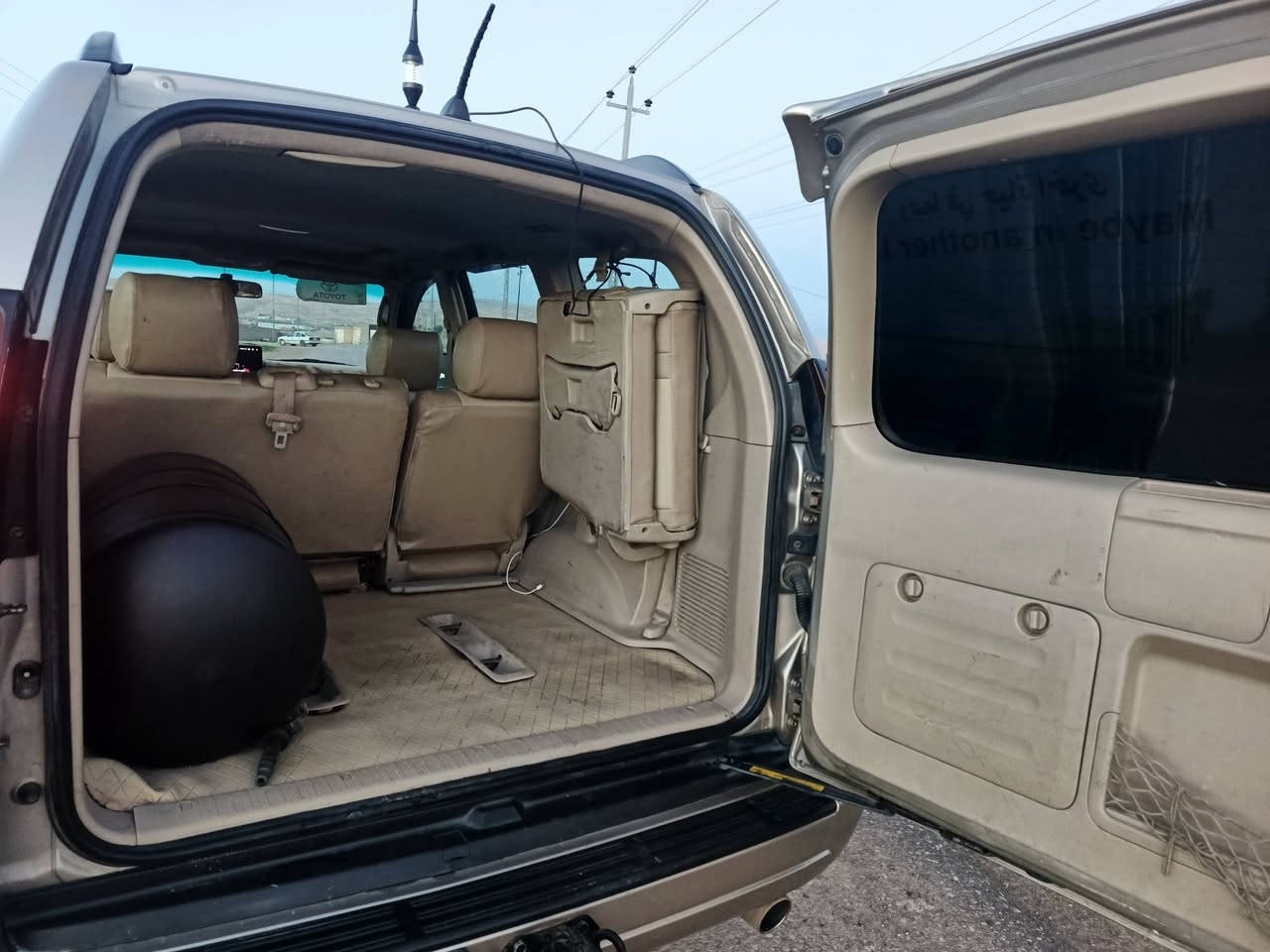 برادو ٢٠٠٤
محرك ٦ غاز و بانزين
دبل تانكي 
بدون صبغ فقط بنيد جمالية 
نضافه كدام عينك 
رقم وسنويه جديد 
سياره ب اسمي 
سعرها ١٤٠$ وبي مجال 
مكان موصل بعشيقة 
رقم 
***********
***********
