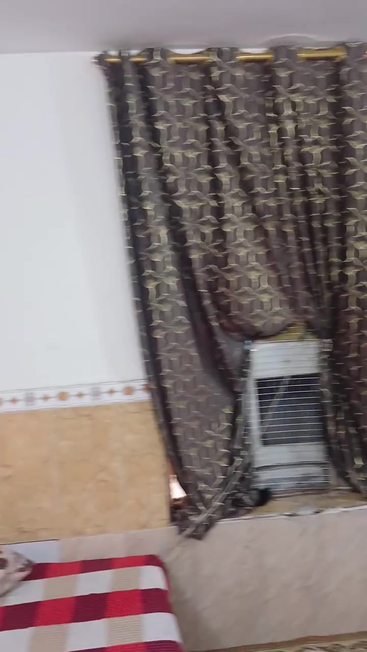 السلام عليكم ورحمة الله وبركاته
الدار للبيع 

المساحه/ ٢٥٠ م 
الواجه/  ١٠ م 
النزال/ ٢٥ م 

الموقع حي السفير  
قرب السكله قاسم الكناني 
الاستفسار  / ***********
