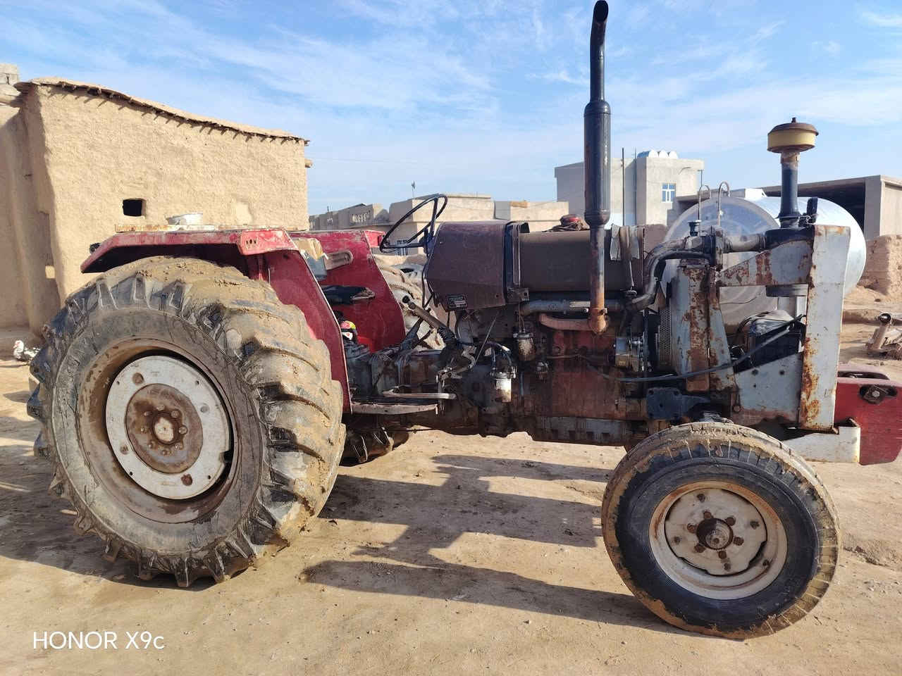 السلام عليكم ورحمة الله وبركاته تركتر فورگسن انگليزي للبيع شغال نگره سلف جاهز الاستفسار على الرقم ***********
