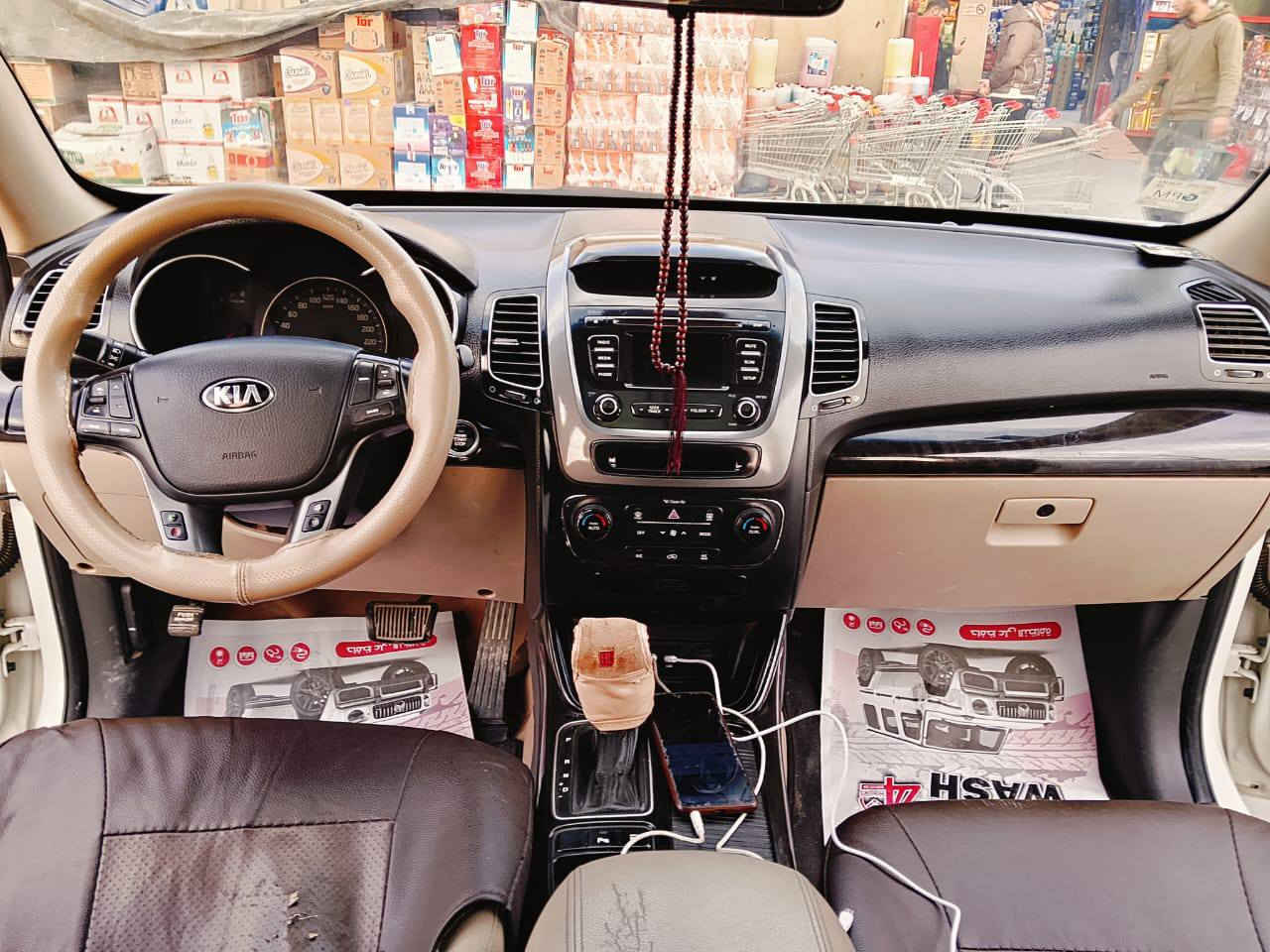 سياره سورنتو ٢٠١٣ شكل ٢٠١٥ محركها ٦ سلتندر و ٧ راكب السياره مكفوله من ضربه وصبغ ما عدا شبر واحد صبغ وهذا رقم صاحبها  
***********
