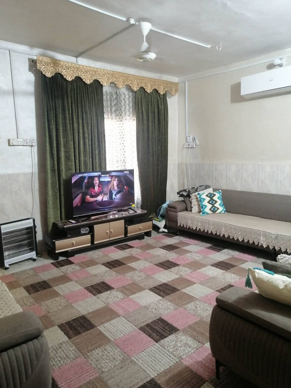 🏠بيت للبيع
📍قرب مدرسه الفرسان

📐مساحه ١٤٤ متر 

‼️البيت عله ساحه 

🕍البناء طابق واحد كونكريت 

•البناء:
•غرفه 
•استقبال
•صاله 
•مطبخ 
•صحيات

#مكتب_الشراع_للعقار
🔺ثقتكم اساس نجاحنا..وخدمتكم أولويتنا...
🔺فرص عقارية مدروسة.. وخطوات ثابتة نحو النجاح
🔺خبرة وثقة للبيع والشراء والتأجير
🔺أمانة.. 🔺مصداقية.. 🔺التزام

📞للإستفسار

***********☎️
***********☎️
