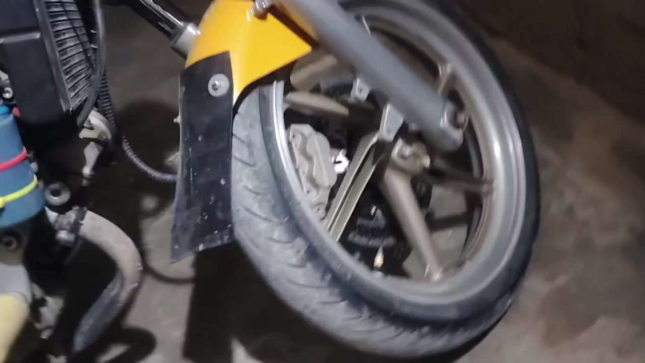 السلام عليكم يوجد ماطور بطح هوندا سباده موديل 1989 محرك  مفتوح مبدل بي يطغات فقط فتحتو عله ايده قبل ما مفتوح رقم كركوك باقي لوحات بعد ما مستلمهن بسم ولد صديقي السعر واحد ونص وبي مجال كلو شغال الاستفسار على الرقم ***********
