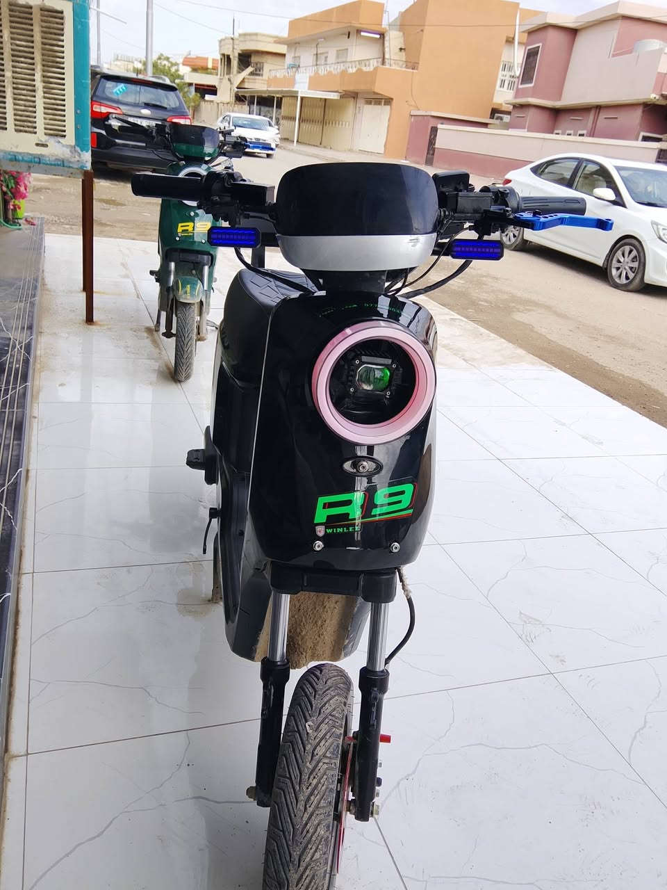 السلام عليكم للجميع ار 9 مستخدم شهرا فقط جدا نظيف ما بيه اي عيب شرط الفحص يلا تاخذه للتواصل اكثر فقط على الخاص خمس بطاريات دبل ونلي ***********
