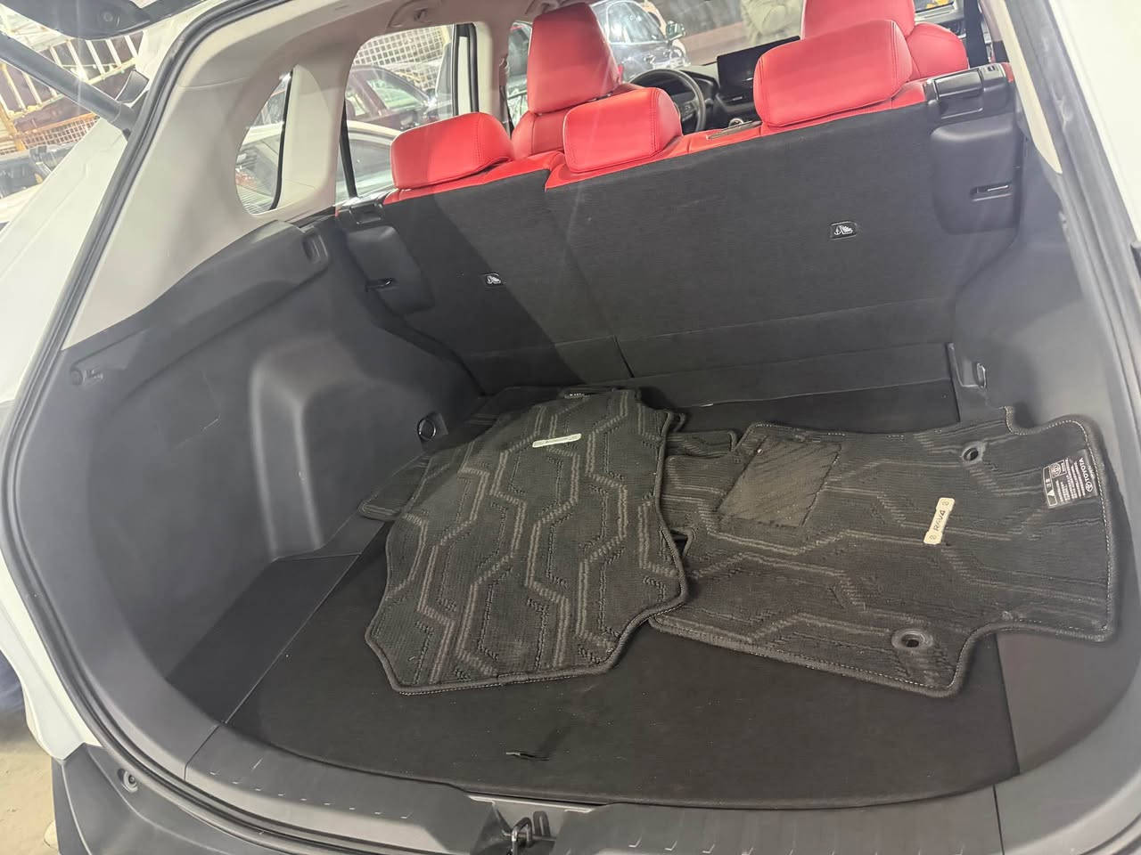 السلام عليكم عندي راف فور موديل 2025 هايبرد (تجميع صيني ) مرقم بغداد كفالة عامة من الضربة والصبغ والتبديل والشخط ماشية 9500 كيلو فول مواصفات بصمة بانوراما 5 كاميرات محيطية جلد كراسي كهرباء تدفئة وتبريد كشنات رادارات خلفية وامامية صندوق كهرباء مري شفط لايتات فول زنون مري شفط شاحن وايرليس السعر 42 مليون للاتصال *********** بغداد, العراق
