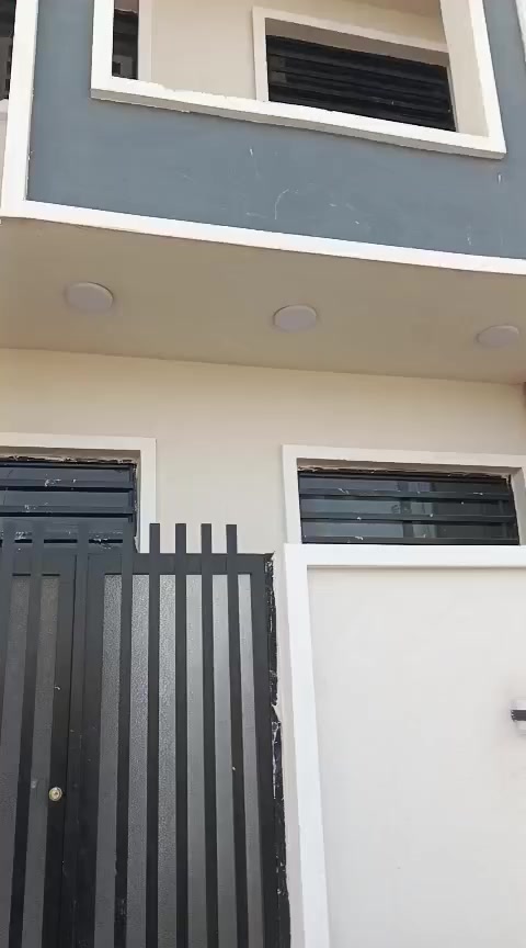 السعر 60 وبي مجال 
***********
