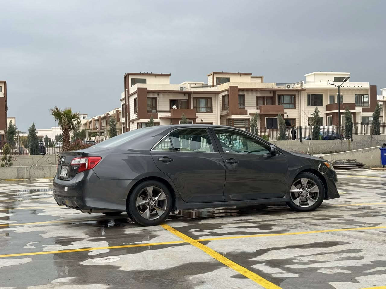 تويوتا كامري SE سته سلندر
 وارد امريكي سياره بأسمي حادثه شي بسيط بالجاملغ مال سايق 
حدادية الاماميه جديده  تخم تايرات جديد انتاج 26 منظومة لايت كامله زراعت عدسات تخم دسكات كامل جديد كير ومكينه مكفولات
 نقوصاته:
بنيد جار وجاملغ جهة اليسره هم جارد وجاملغ عكس السايق  بيه طخه بسيطه موضحه بالصوره  
باب سايق مقطع بسيط جارد 
كيس  صره تعبانه 
اذان وحده من اذاين المكينه يرادله تبديل 
ويرادله ادامه 
وبس هذن رايده ب 130 ورقه وبيه مجال

رقم ***********
