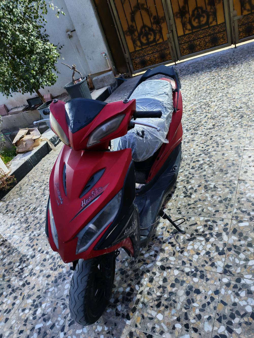 السلام عليكم
دراجه جامبو دراجه ما مفتوحه وخير من الله شلعه ومعدل نكره سلف  السعر 300
***********