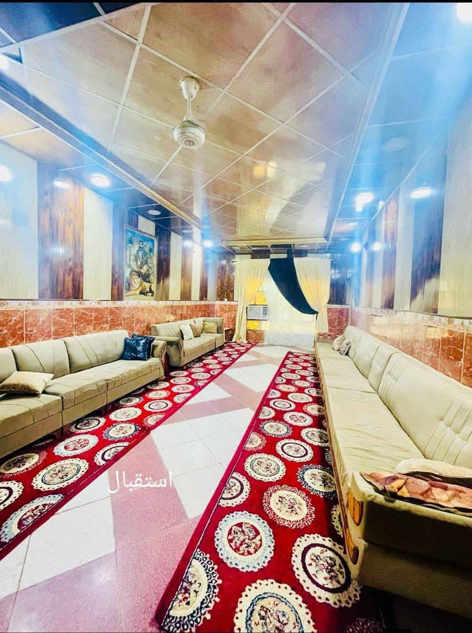 السلام عليكم
دار للبيع ..... الحمزه الغربي /حي الحوراء الملحق  ....قرب حسينية عبد الخضير طابو صرف  المساحه 328 متر مربع
بناء حديث عام 2013...  طابوق معمل بدره
طابقين ... 
السقف عكاده 
الدار ركن على شارعين ...الشارع الامامي 20 متر ... الشارع الجانبي 10 متر 
تحتوي الدار 7 غرف نوم ... 4,  غرف نوم واسعه 5×4 في الطابق الارضي و 3 غرف نوم واسعه 5×4 في الطابق الثاني
تحتوي الدار .. صاله واسعه جدا  قياس 10×4 عدد 2  في الطابق الاول وفي الطابق الثاني 
تحتوي الدار على استقبال حديث واسع 8×4
تحتوي الدار. على مطبخ واسع 4.5×4.5
تحتوي الدار. على مجمع صحيات عدد2  داخلي وخارجي
 تحتوي الدار على طوارم عدد 2 
تحتوي الدار على حديقه ..
التحويل مباشر ....
محولة الكهرباء الوطنيه في ركن البيت 

الدار  تقع على مسافة اقل من 15 متر عن التبليط 
ماء اساله  متوفر
السعر 200 وبيها مجال قليل 
الدار تصلح معهد تدريسي او روضه أو حضانه 
التواصل على الرقم *********** و الرقم *********** اتصال مباشر او واتس اب
