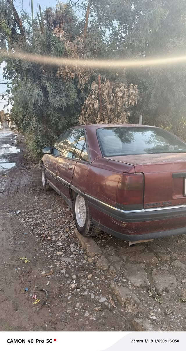 سلام عليكم الحلال للبيع🖐اوبل اوميكا موديل 1993 سيارة ابلادية وضع شركة كير وا مكينة شرط سيارة بسمي شرط وكالة تحويل سعر ٣٨ رقم  الاسيا :*********** كورك  ‏‪***********‬‏
